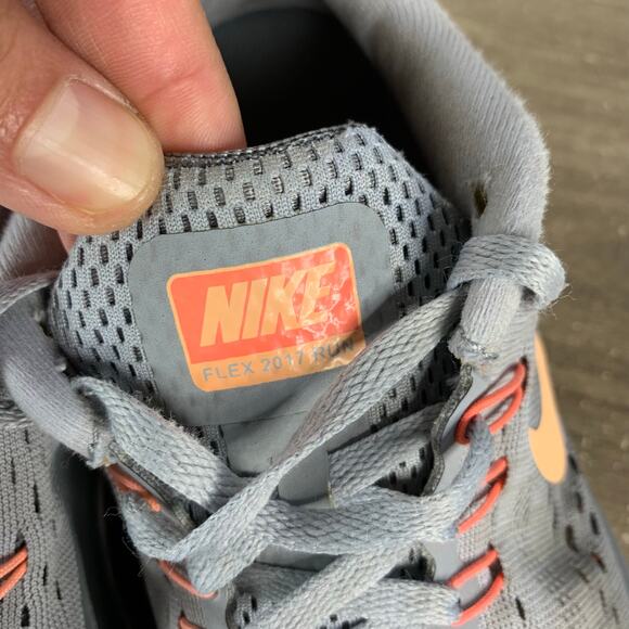 Nike Women's Flex 2017 RN Run Running Shoes 898476-003 Gray Sneakers Size 6.5 - Picture 12 of 16